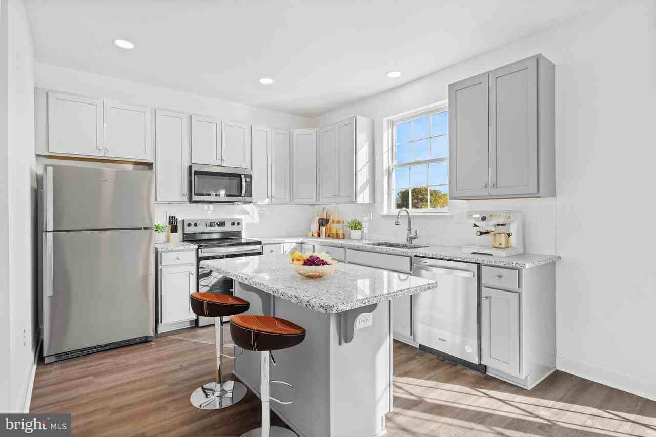 866 Mapleton Ave - Photo 3 of 22