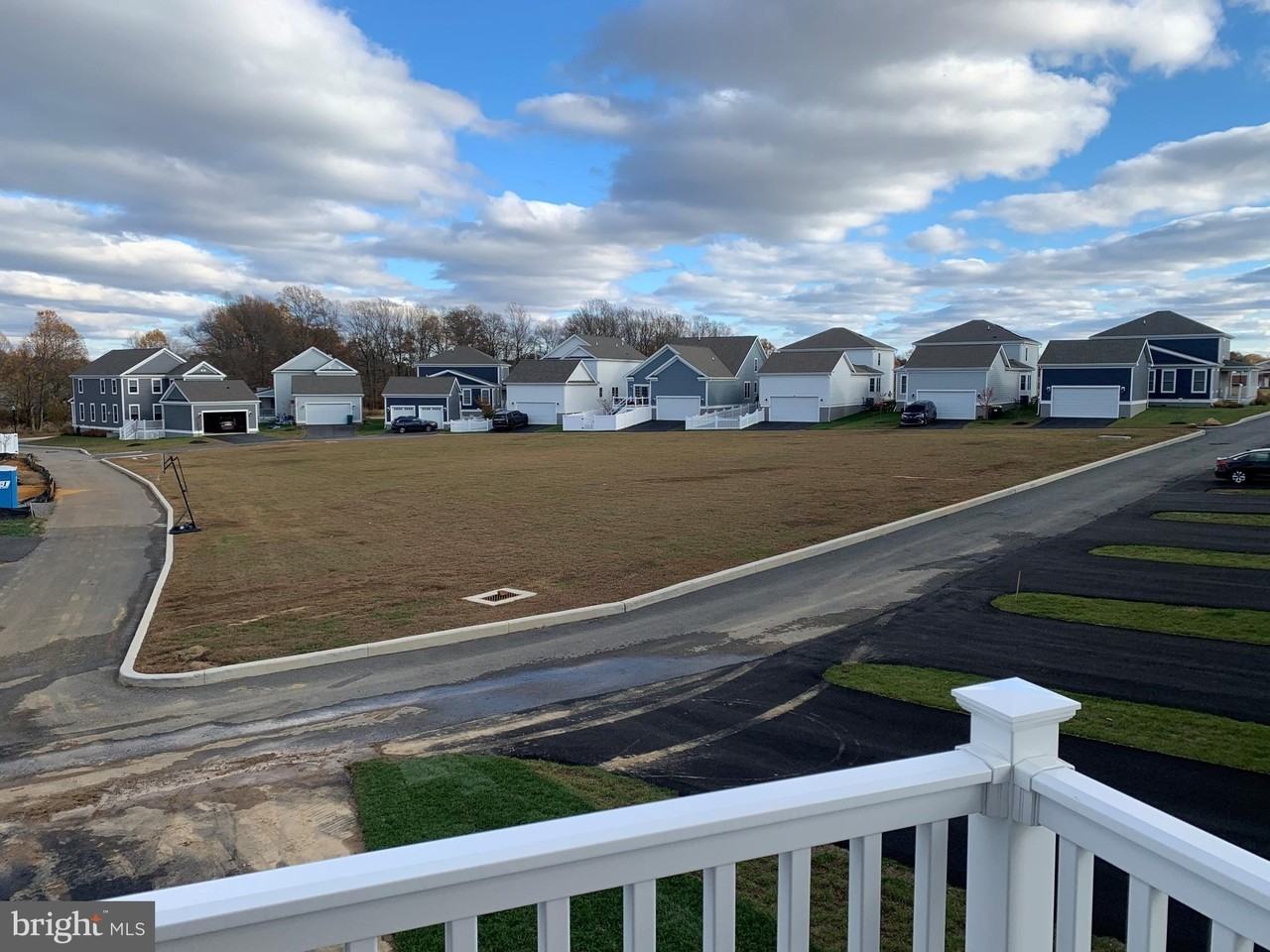 866 Mapleton Ave - Photo 7 of 22