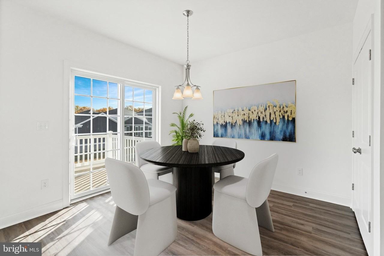 872 Mapleton Ave - Photo 5 of 23