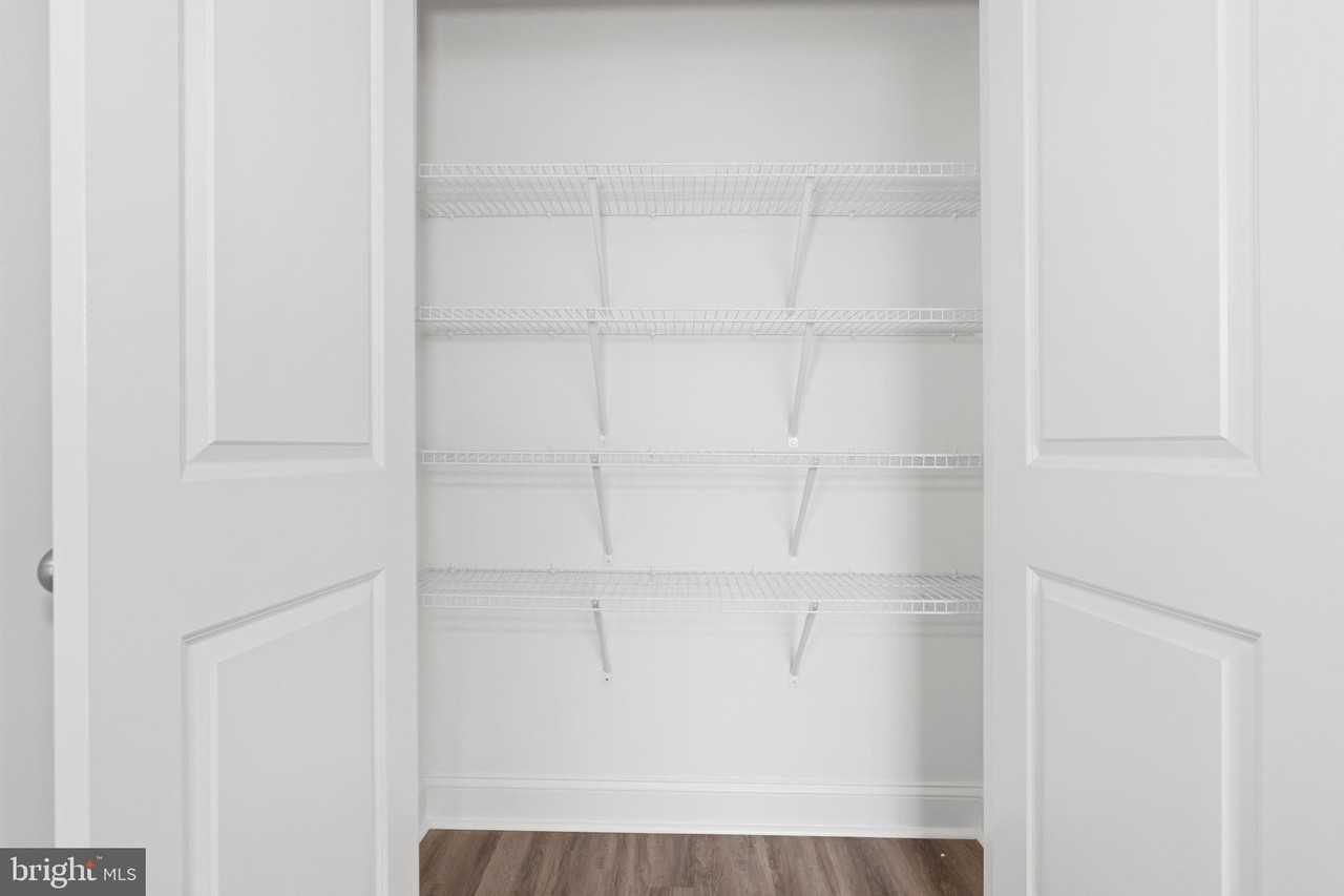 872 Mapleton Ave - Photo 6 of 23