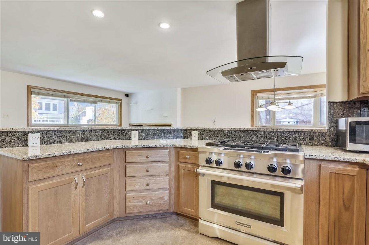 6403 Tone Dr - Photo 3 of 50