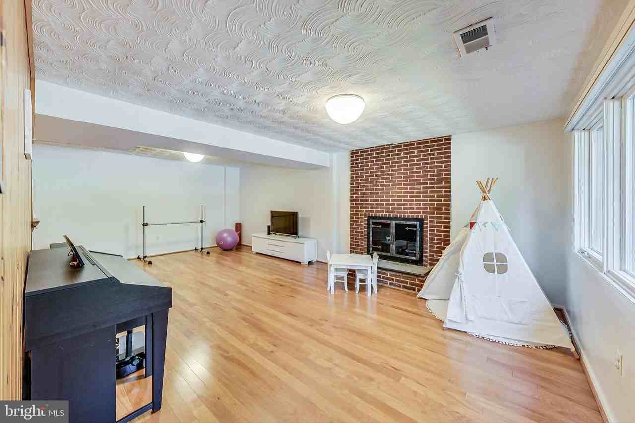 6515 E Halbert Rd - Photo 5 of 42