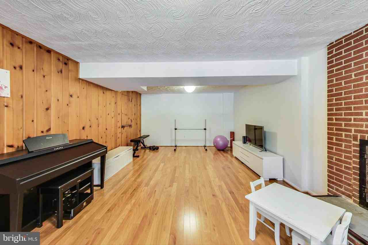 6515 E Halbert Rd - Photo 6 of 42