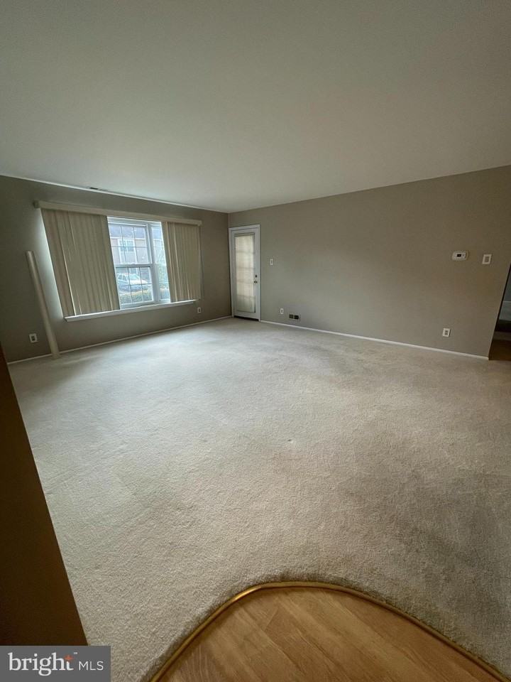 5207 Adelaide Drive - Photo 7 of 23