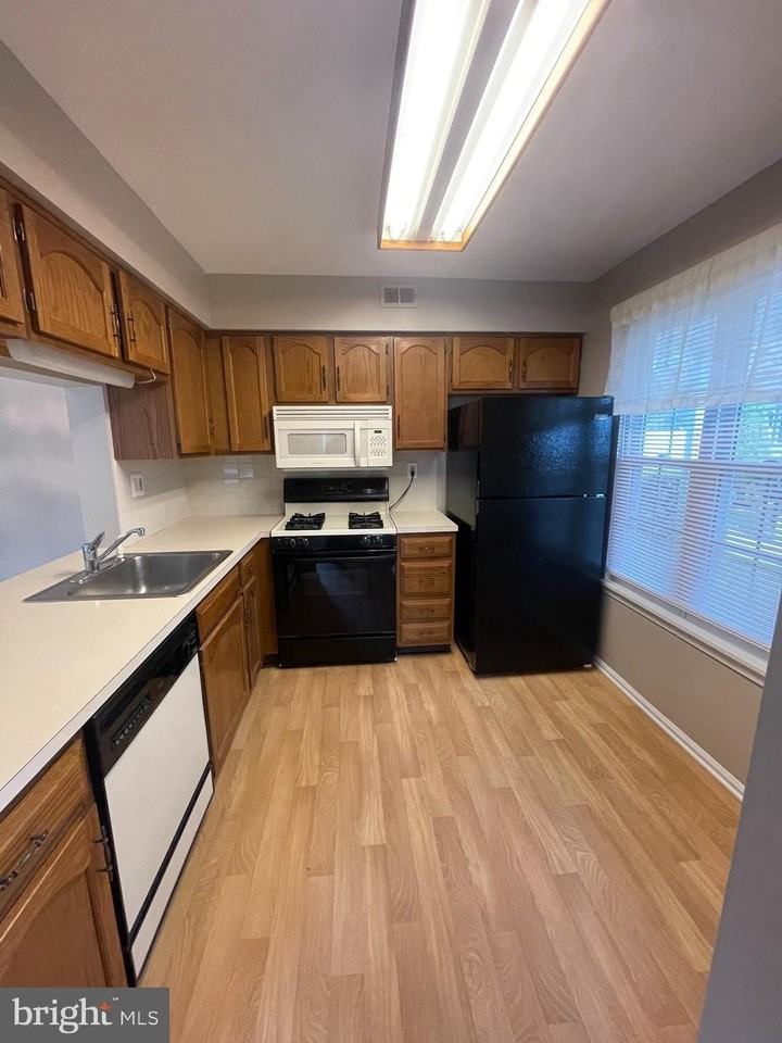 5207 Adelaide Drive - Photo 4 of 23