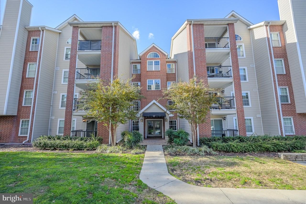 3307 Wyndham Cir Apt 2164 #2164 - Photo 2 of 16