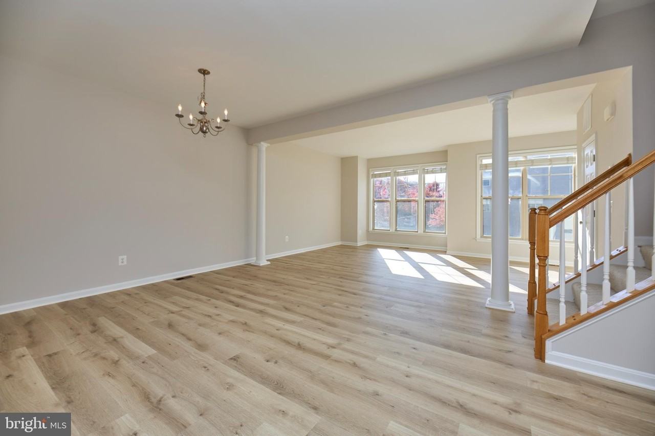 42612 Galbraith Sq - Photo 6 of 38