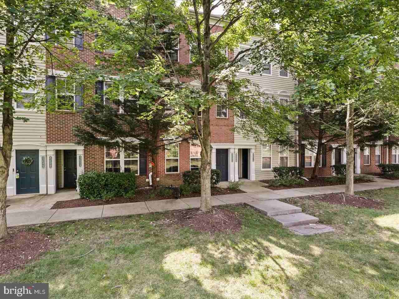 42522 Mayflower Ter - Photo 2 of 43