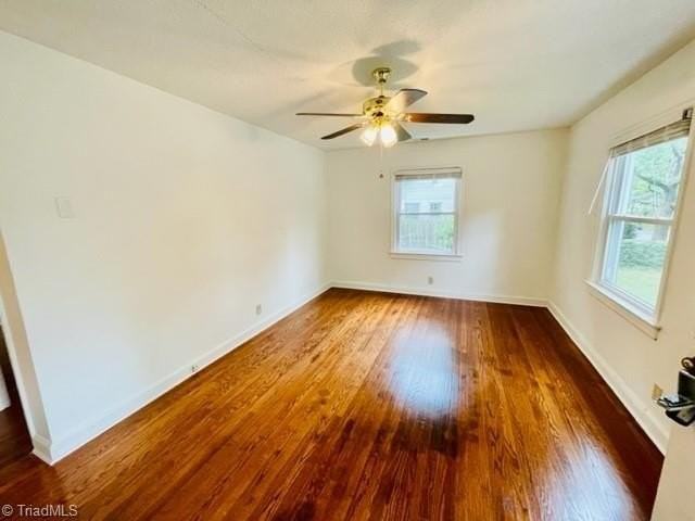 2718 Robin Hood Dr - Photo 7 of 15