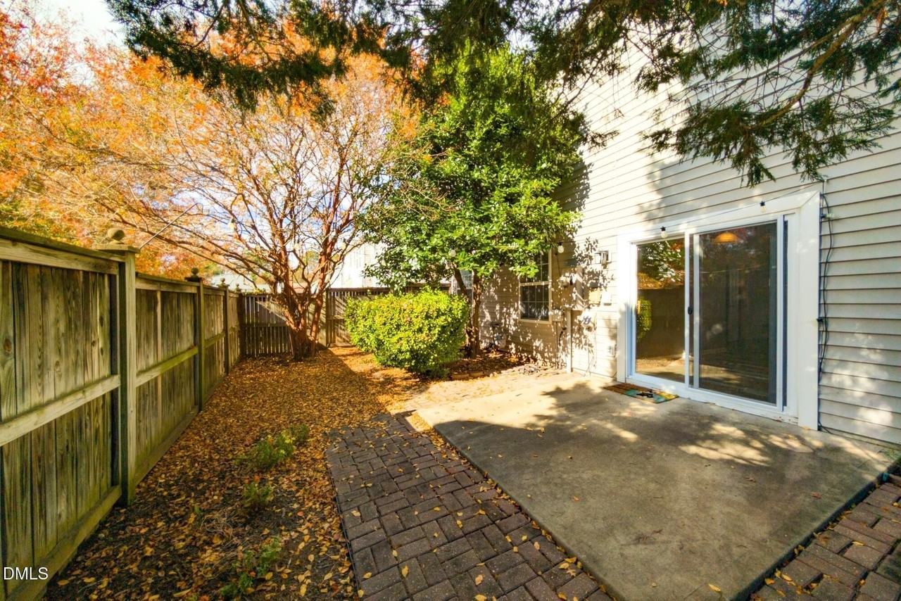 301 Mannington Dr - Photo 5 of 31