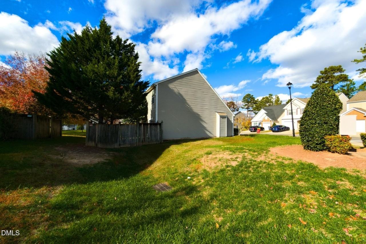 301 Mannington Dr - Photo 7 of 31