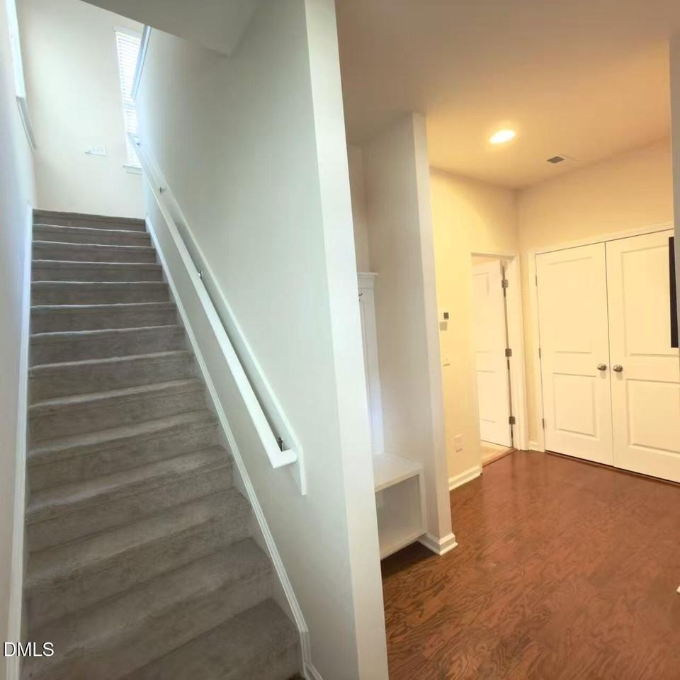 1018 Diamond Dove Ln - Photo 3 of 26