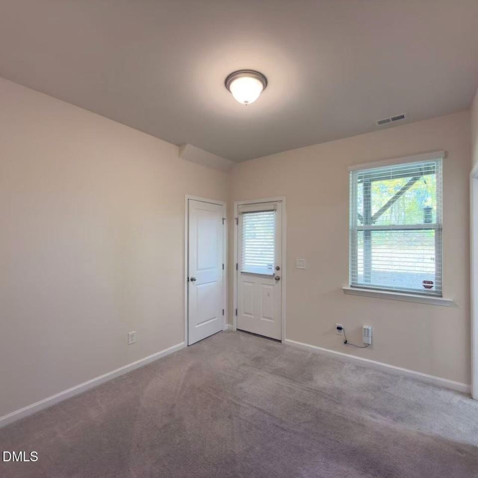 1018 Diamond Dove Ln - Photo 6 of 26