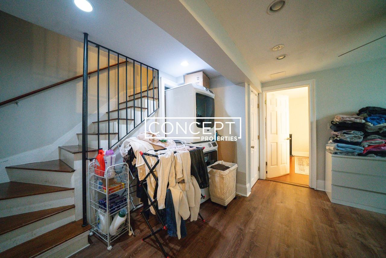 717 Parker St #1A - Photo 2 of 11