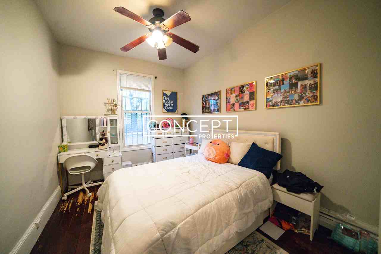 717 Parker St #1A - Photo 4 of 11