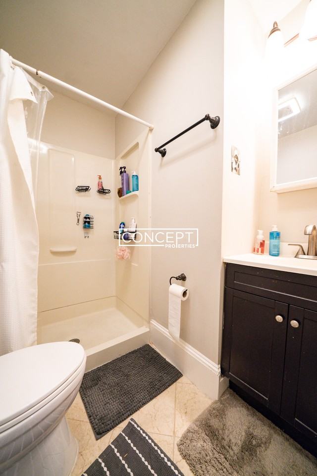 717 Parker St #1A - Photo 7 of 11