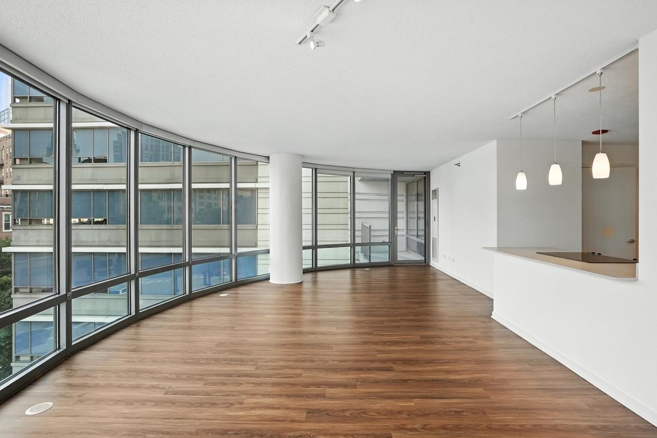 520 N Kingsbury St #2-2 - Photo 2 of 32