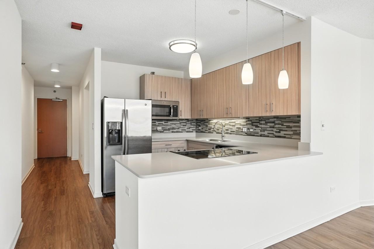 520 N Kingsbury St #2-2 - Photo 5 of 32