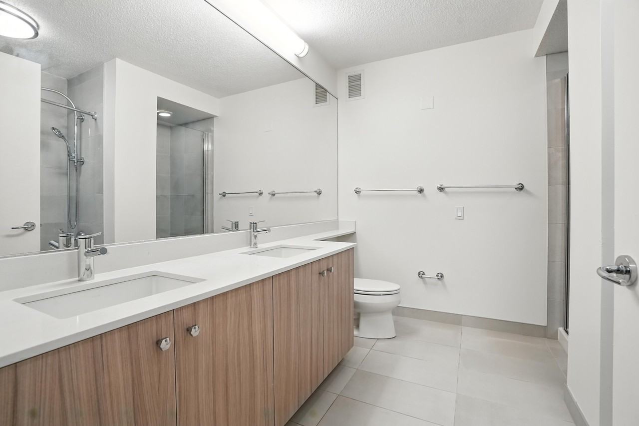 520 N Kingsbury St #2-2 - Photo 7 of 32