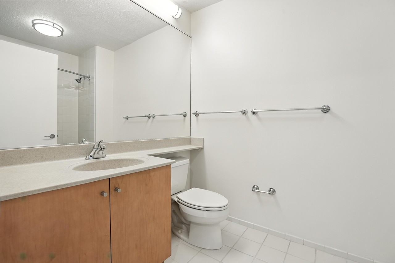 520 N Kingsbury St - Photo 6 of 28