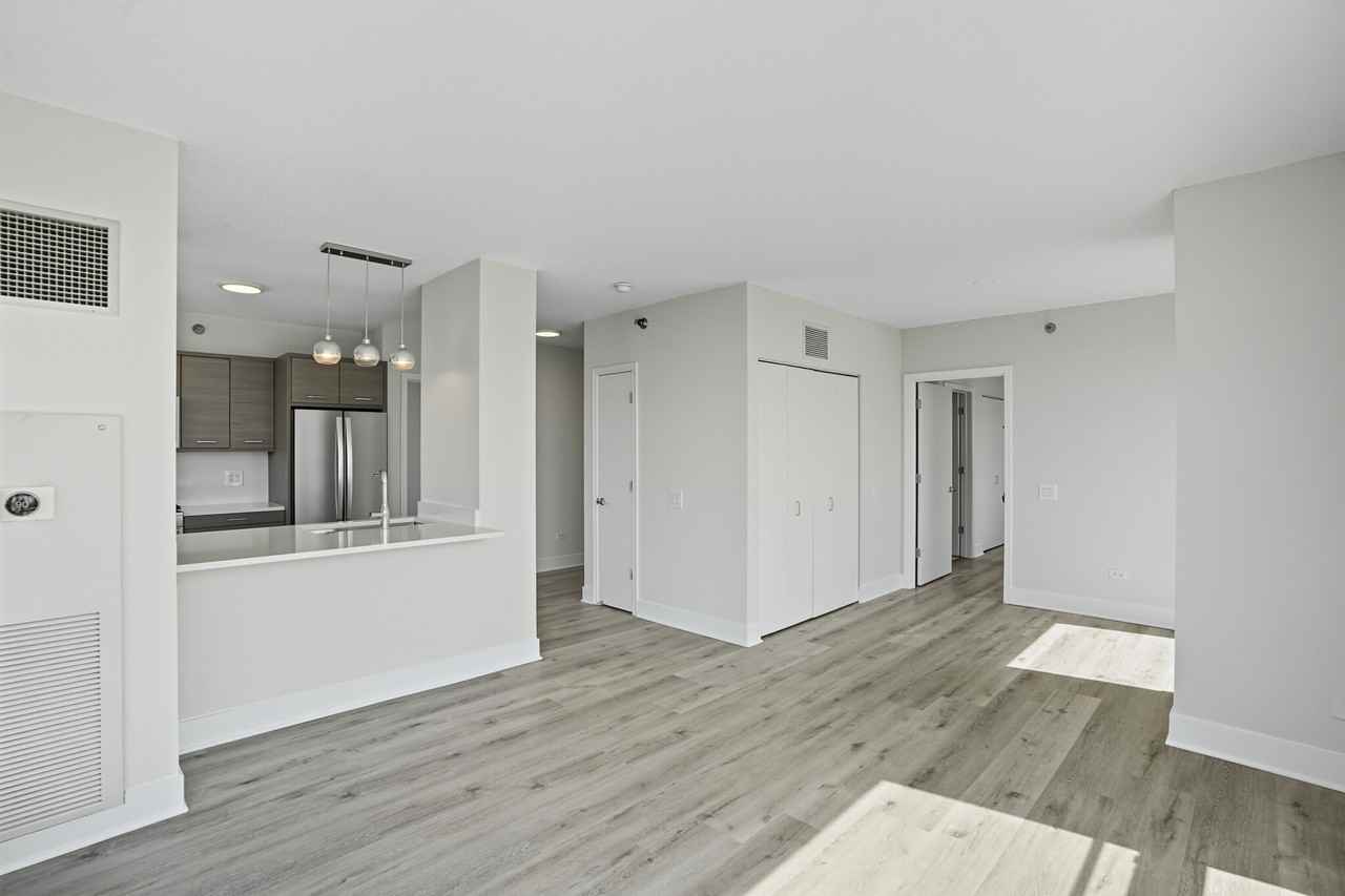 300 N Canal St #2-2 - Photo 4 of 32