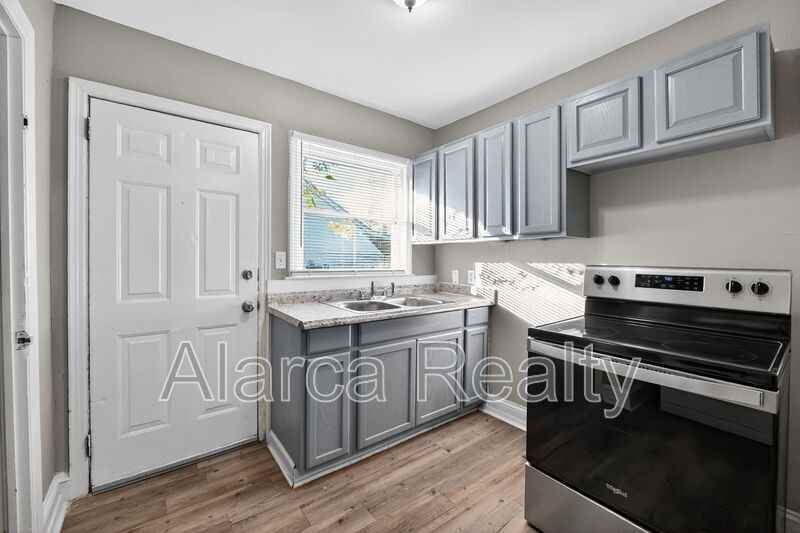 1137 Skyview Rd - Photo 5 of 19