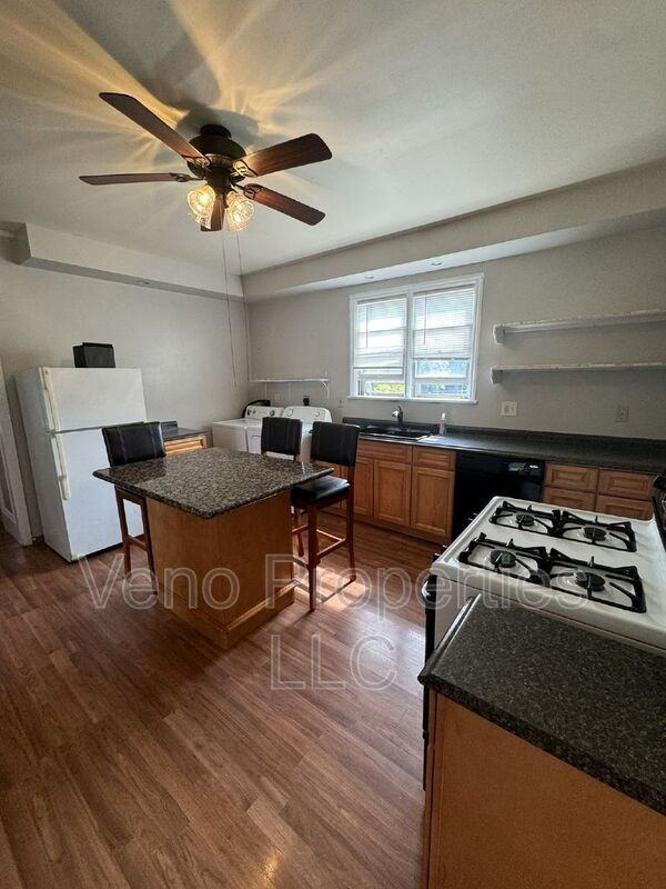 1850 8th Ave #2 - Photo 3 of 20