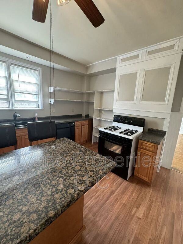 1850 8th Ave #2 - Photo 4 of 20