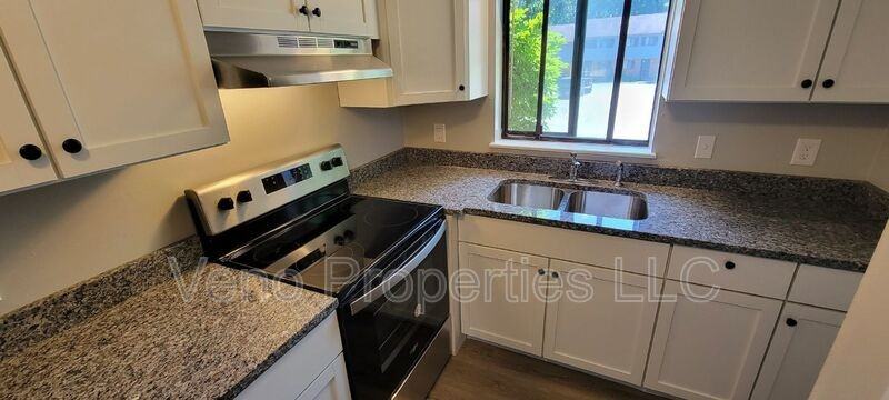 40 Mcintyre St #C7 - Photo 2 of 24
