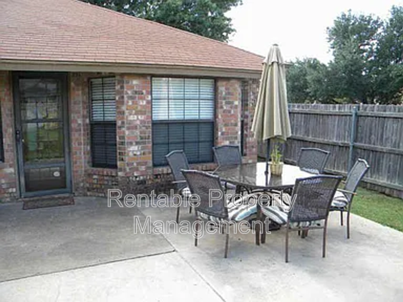 9001 Wessex Ct - Photo 3 of 17