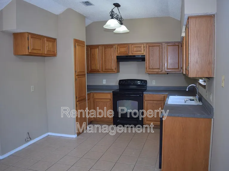 9001 Wessex Ct - Photo 7 of 17