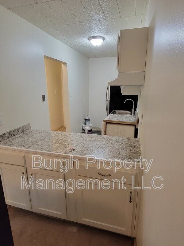 634 Southcrest Dr #10 - Photo 3 of 11