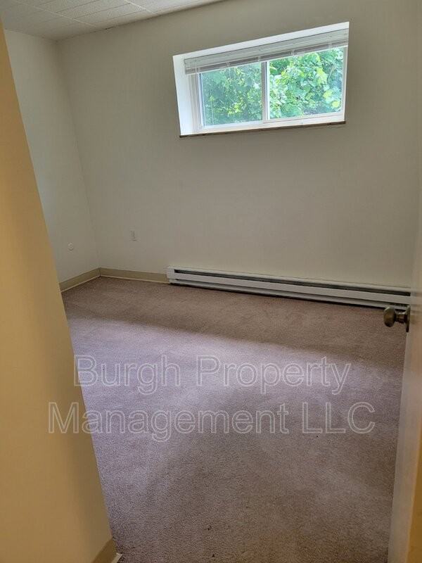 634 Southcrest Dr #10 - Photo 6 of 11