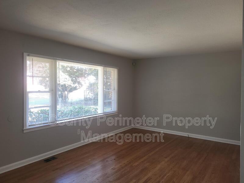 591 Georgia Ave - Photo 2 of 8