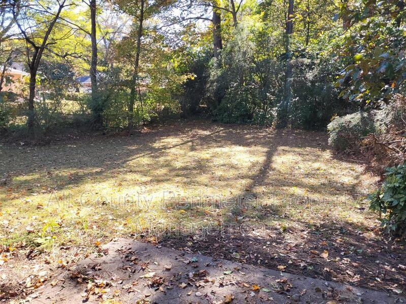 591 Georgia Ave - Photo 7 of 8