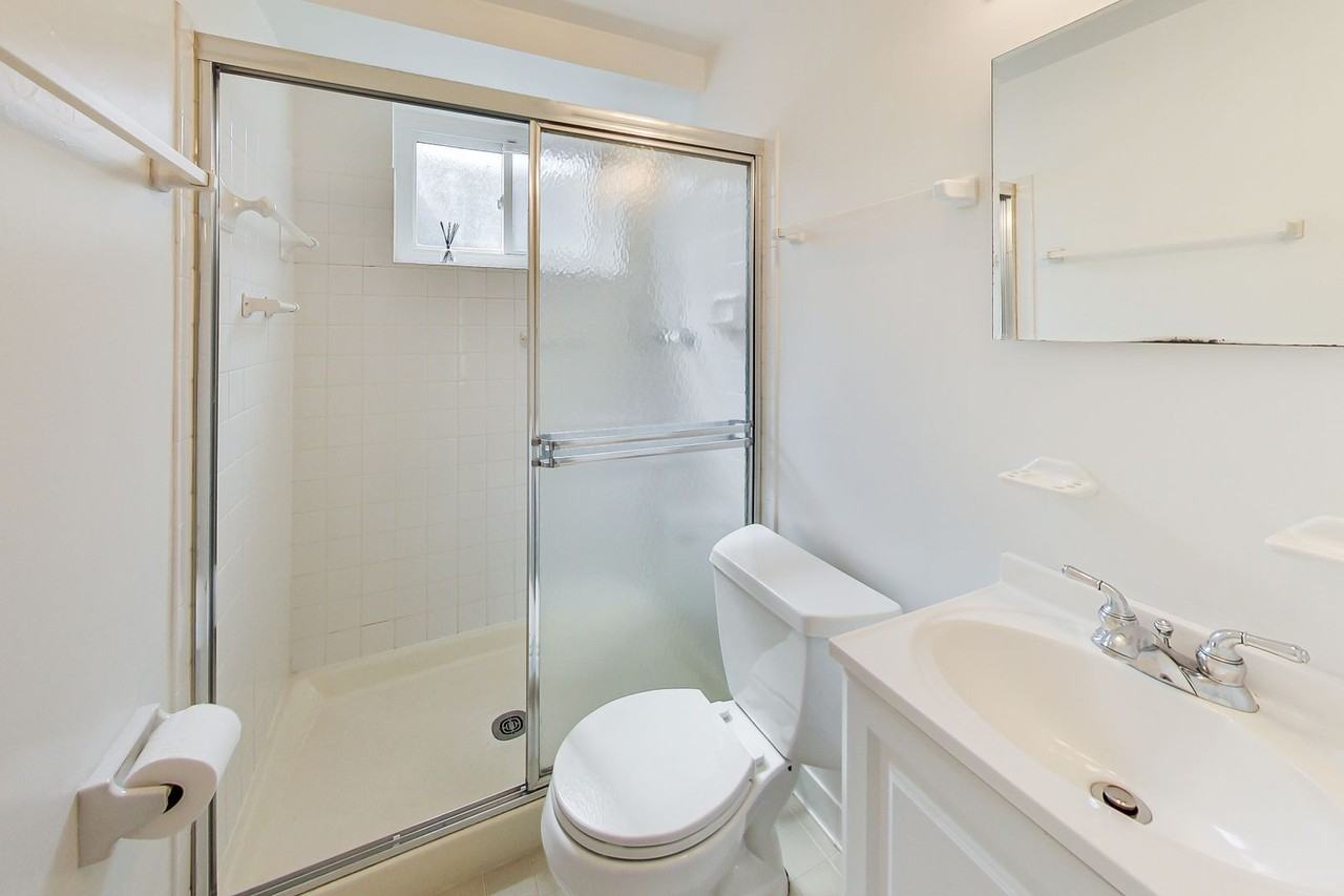 6515 E Halbert Rd - Photo 7 of 42