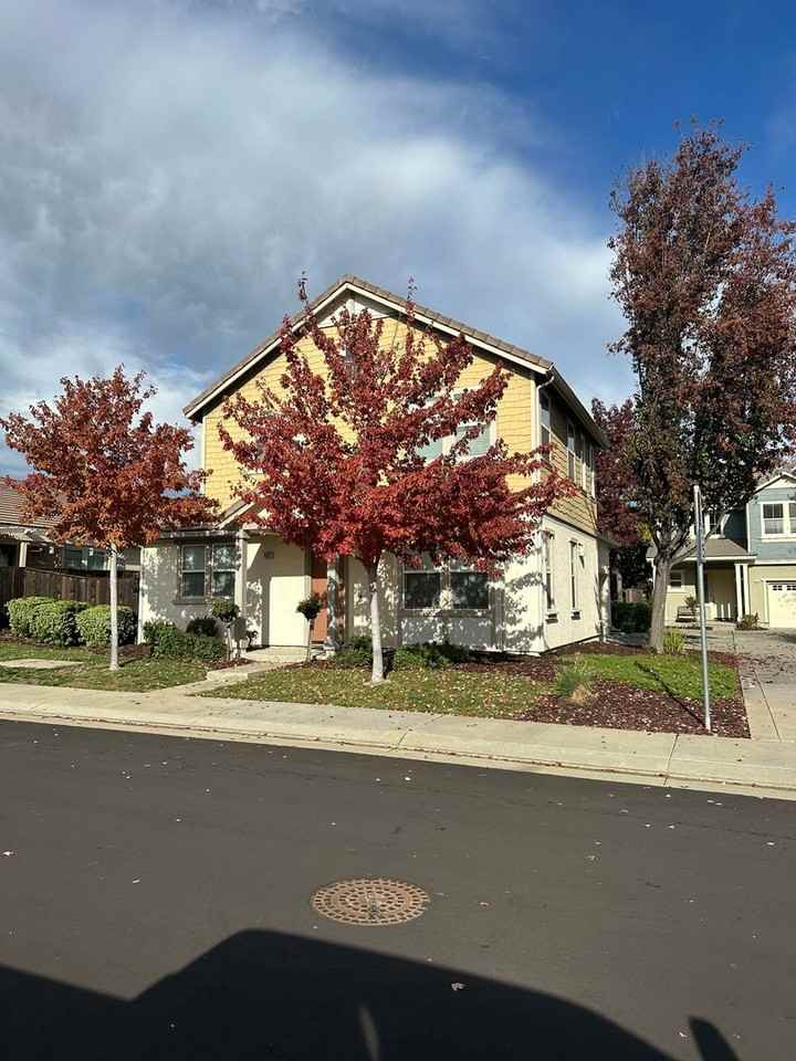 9327 Vintner Cir - Photo 2 of 10