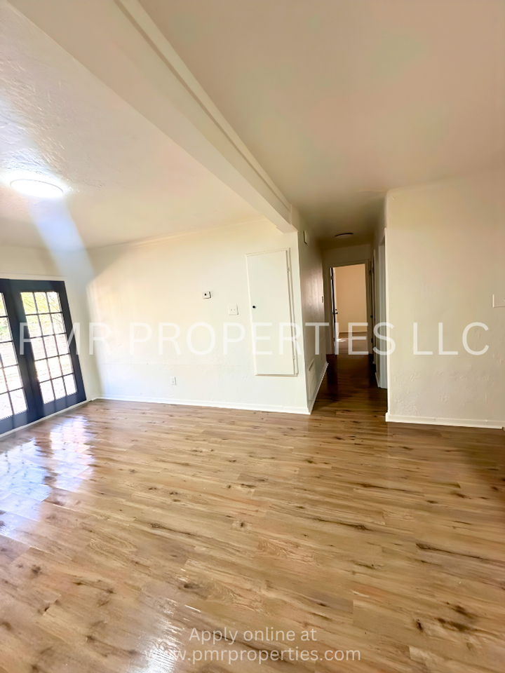 2313 Nw 4th St - Photo 4 of 19