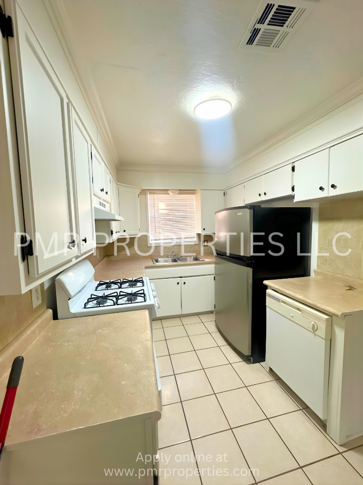 2313 Nw 4th St - Photo 6 of 19