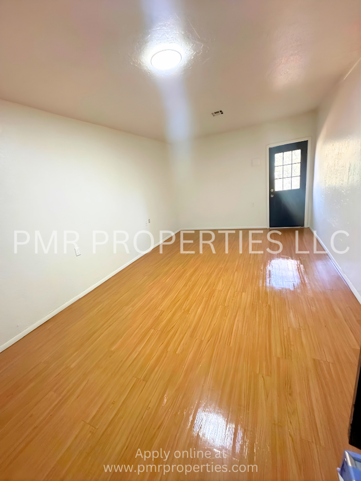 2313 Nw 4th St - Photo 7 of 19