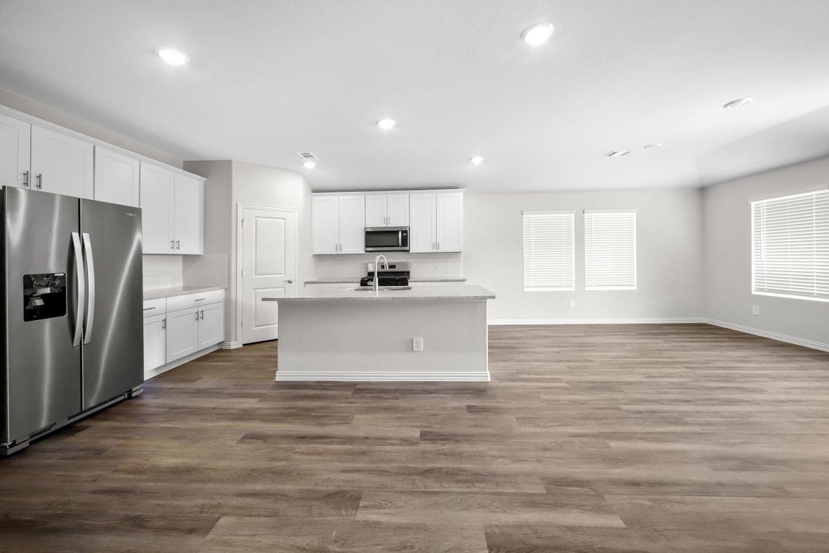 707 Whispering Winds Trl - Photo 2 of 16