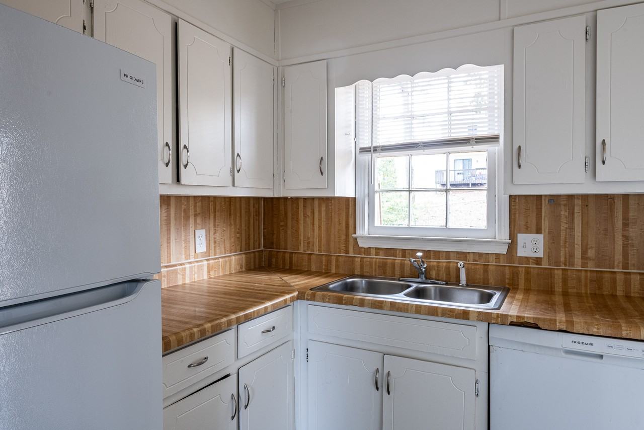 582 Downing St - Photo 2 of 26