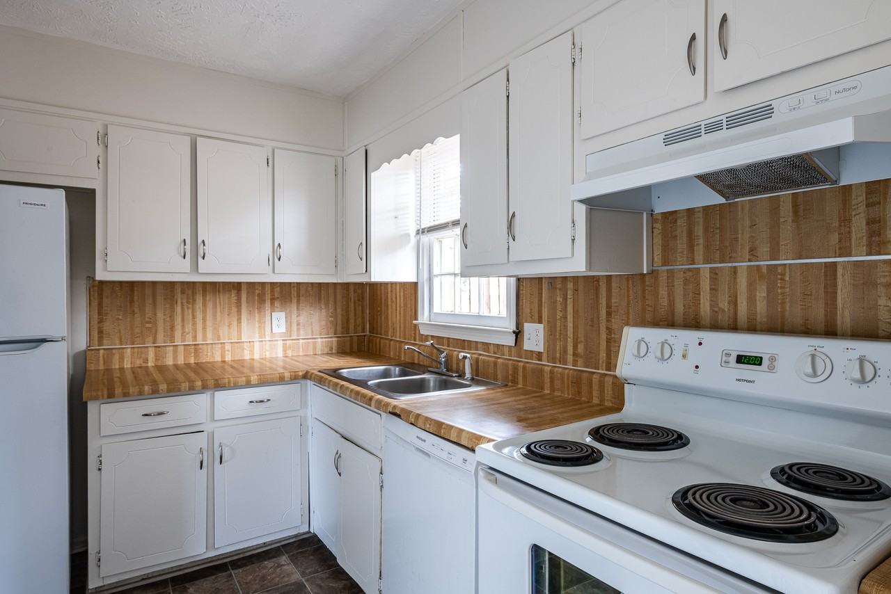 582 Downing St - Photo 3 of 26