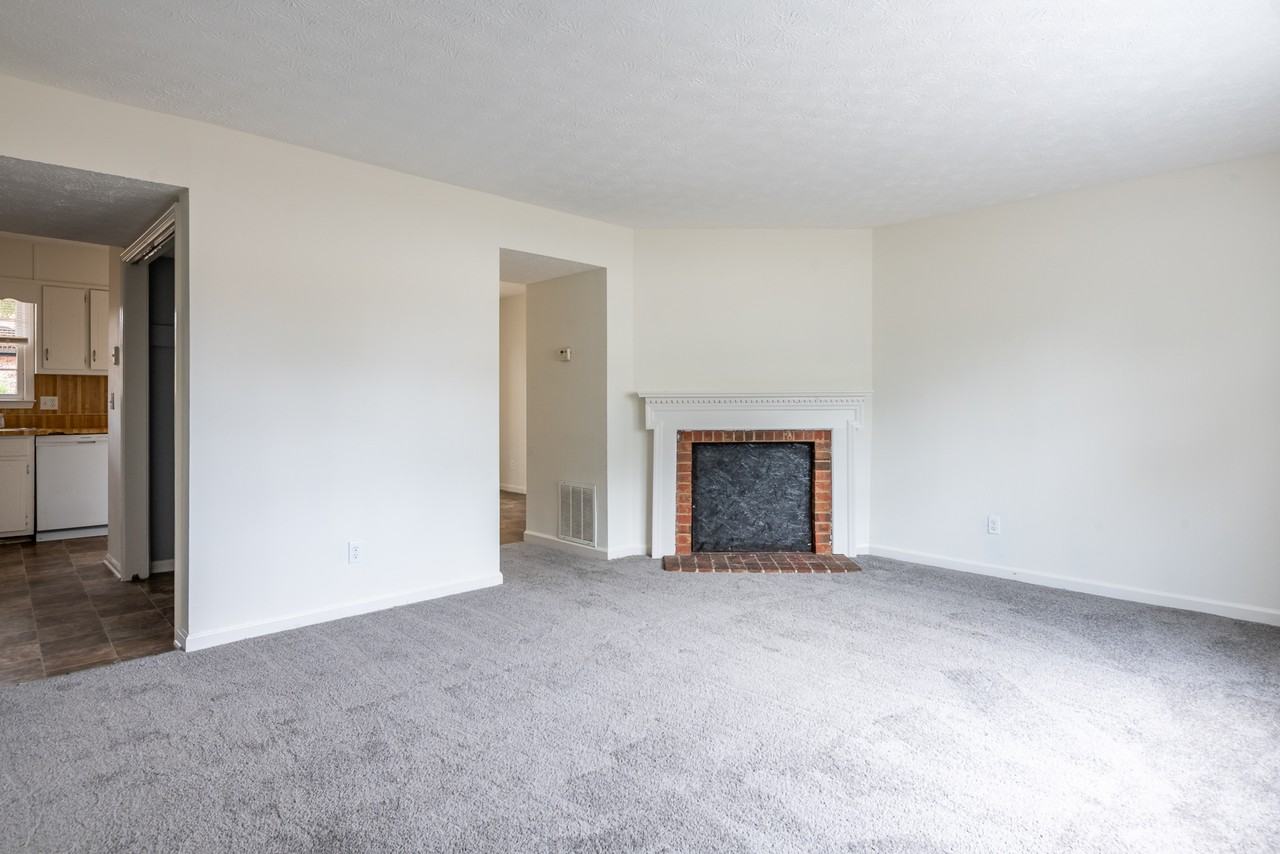 582 Downing St - Photo 4 of 26