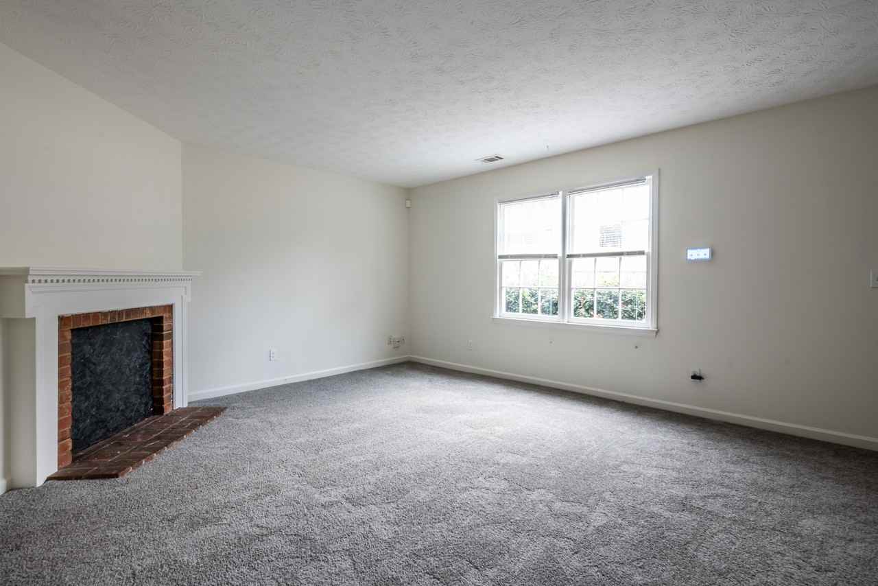 582 Downing St - Photo 6 of 26