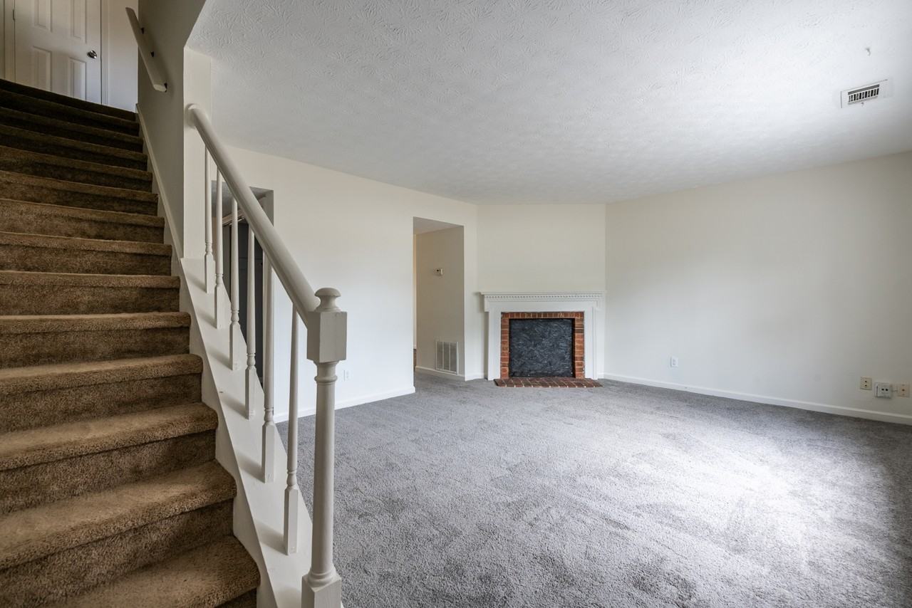 582 Downing St - Photo 7 of 26