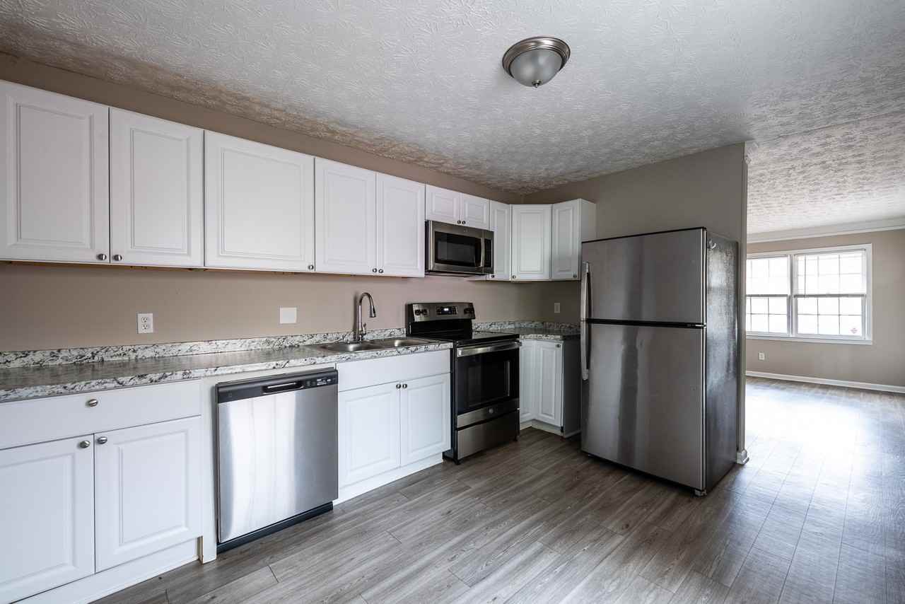 467 Southern Way - Photo 2 of 17