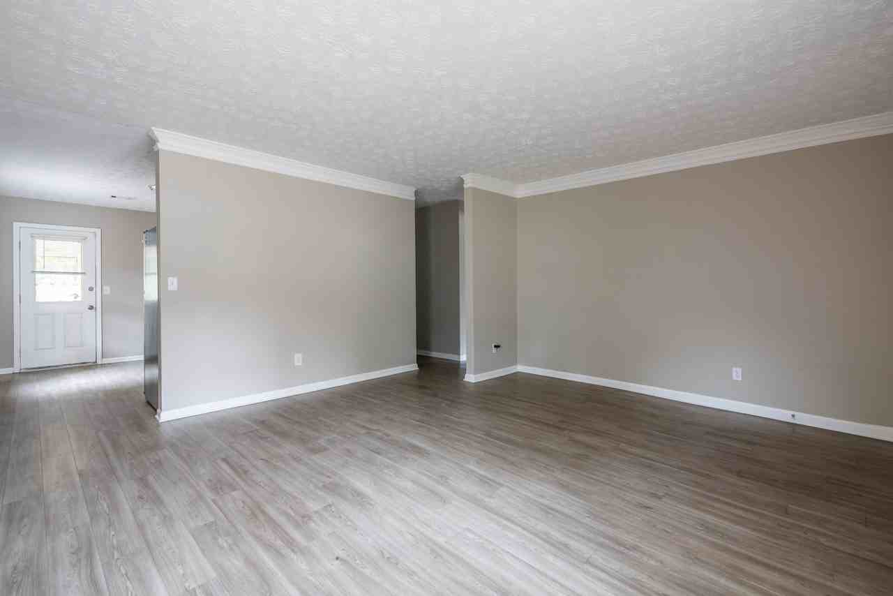 467 Southern Way - Photo 5 of 17