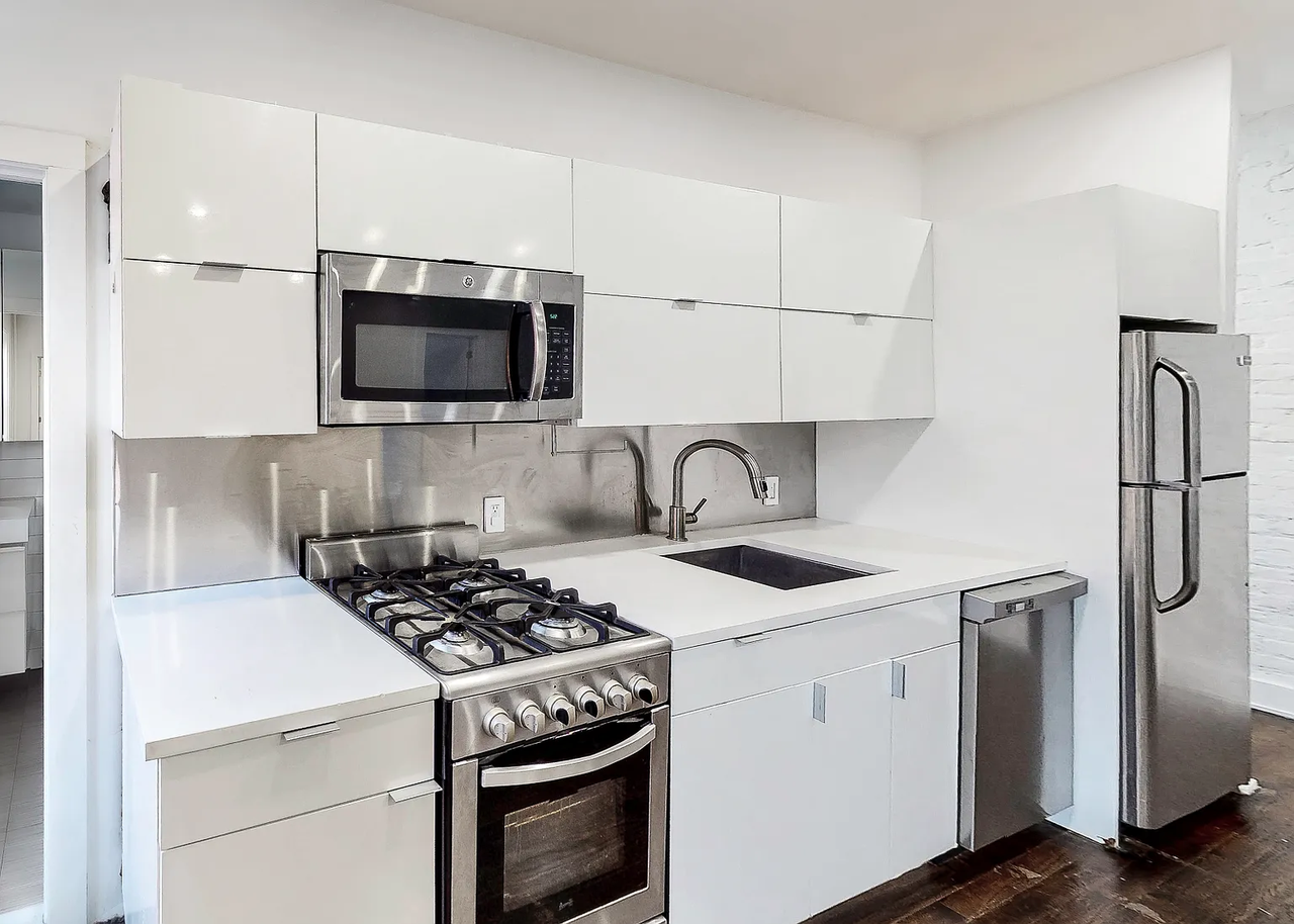 2504 44Th St - Photo 2 of 2