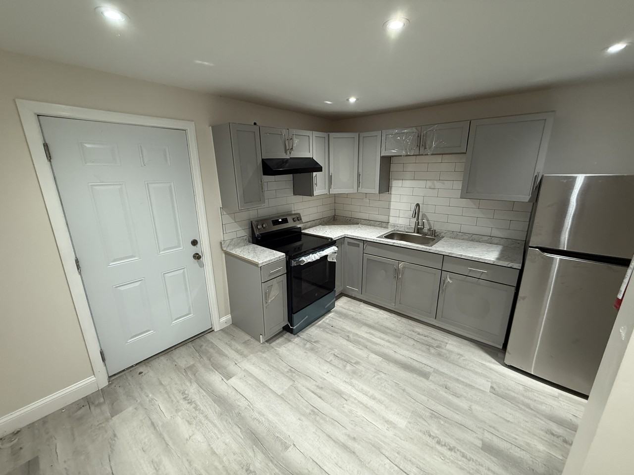 2307 Thomas Ave - Photo 3 of 20